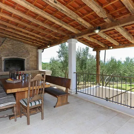 빌라 Holiday House Jure Kaštela